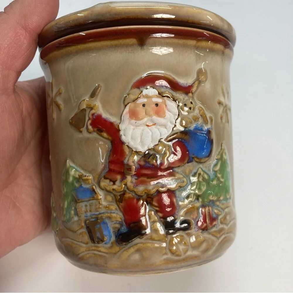 Santa Clause Christmas Ceramic Crock With Lid Mug Size Beige Presents Trees Snow